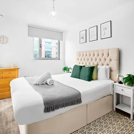 Apartment Stylish - Centre - Balcony - Fast Wifi - Netflix - Rated - 83s