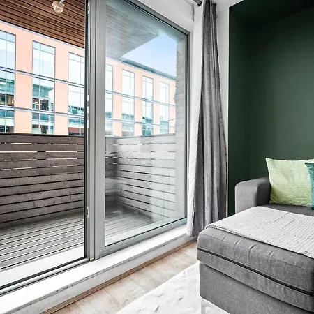 Apartment Stylish - Centre - Balcony - Fast Wifi - Netflix - Rated - 83s