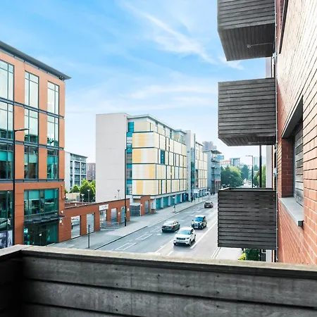 Apartment Stylish - Centre - Balcony - Fast Wifi - Netflix - Rated - 83s *